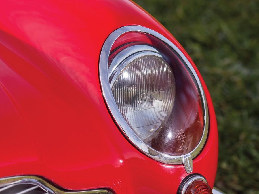 Детали экстерьера Aston Martin DB6 (2590/R) 1966 года  (фото 23 из 25)
